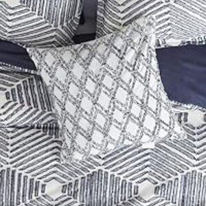 INK+IVY Riko Mid Century Modern Cotton Square Pillow in Diamond Navy/White New